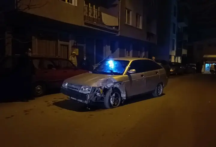 Bursa'da hafif ticari araç ile otomobil çarpıştı: 2 yaralı