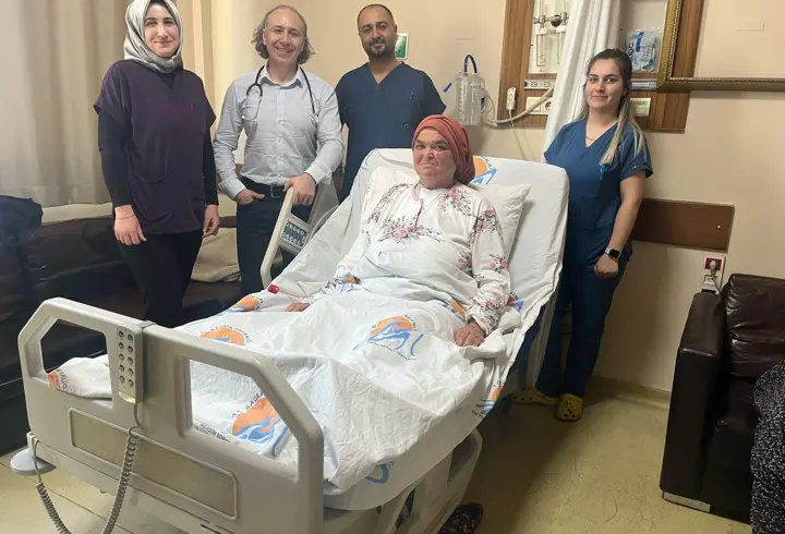 Mersin'de kadının vücudundan 1 kilo 120 gram guatr kitlesi çıkarıldı