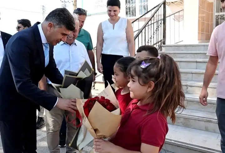 Şener’den, Civanyaylağı İlkokulu’na ziyaret