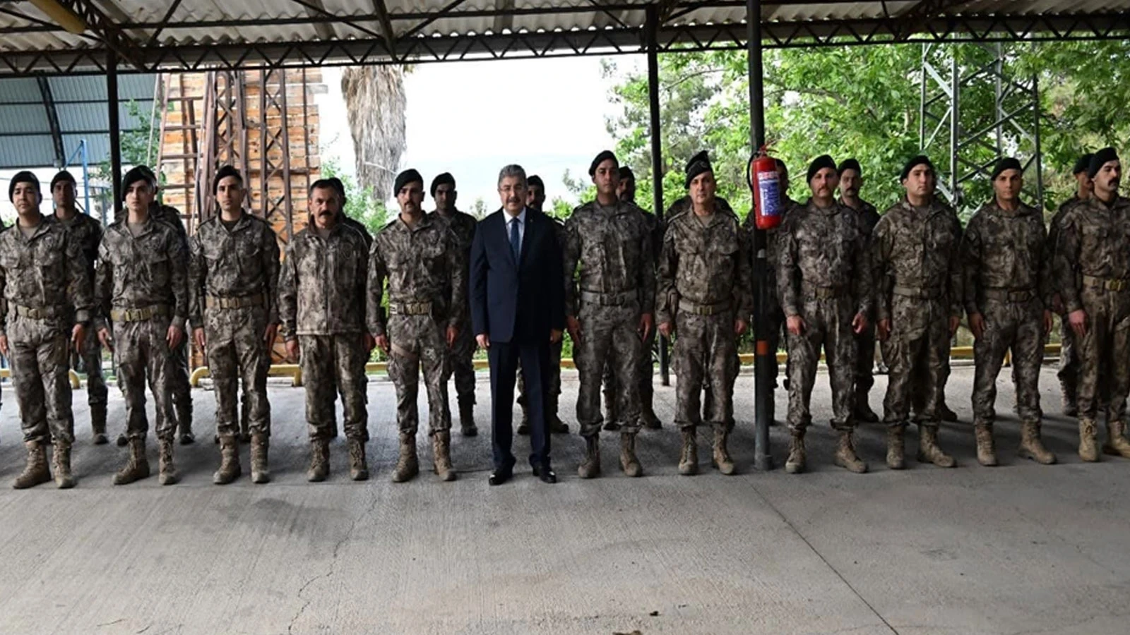 Özel Harekat polisleri dualarla Suriye'ye uğurlandı