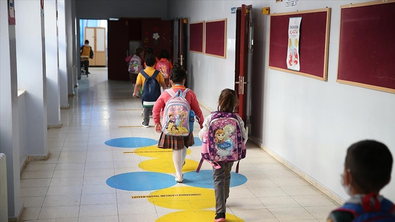 Ara tatil bitti: Okullarda ders zili yeniden çalıyor