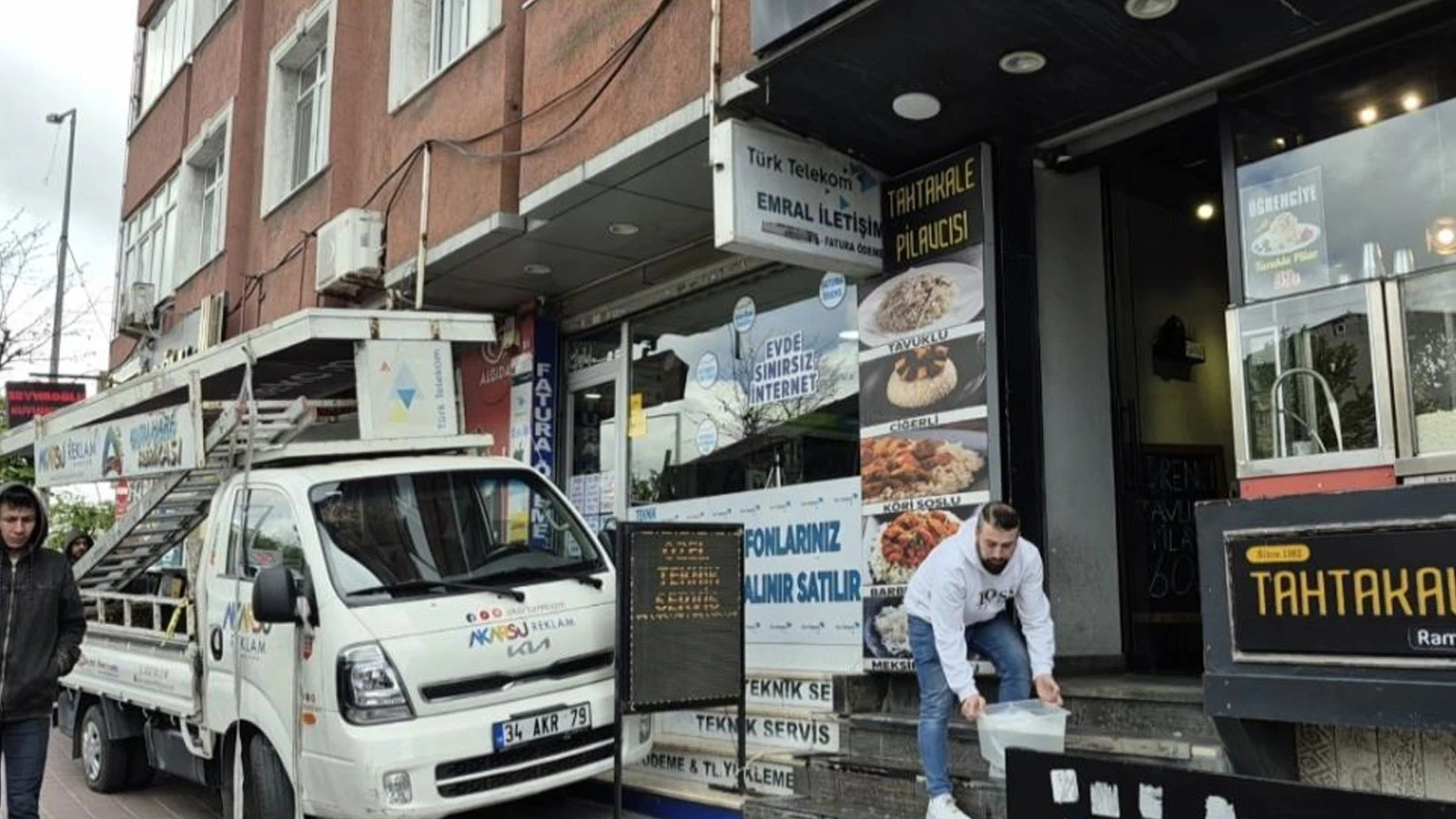 Kamyonetten düşen 58 yaşındaki adam hayatını kaybetti