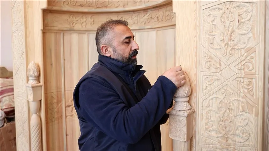 Sivaslı ahşap ustası, Selçuklu motiflerini 8 ayda mihraba işledi