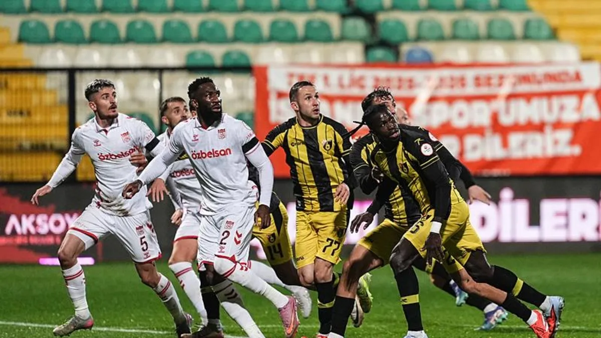 İstanbulspor Sivasspor'u 2. yarıda bulduğu gollerle devirdi