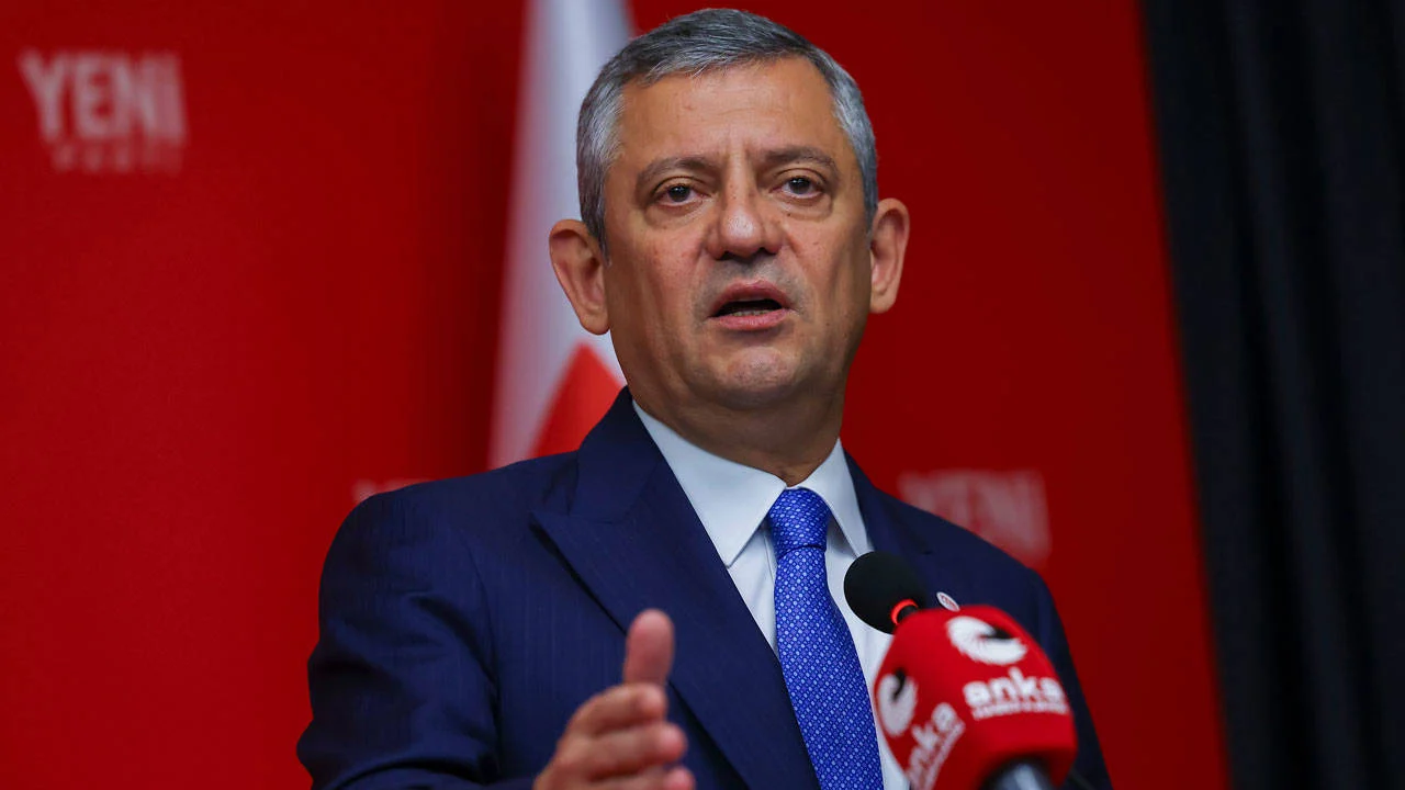 Özgür Özel'den Mehmet Uçum'un 'Seçim Tarihi' Açıklamasına Yanıt: 3 İhtimal Var