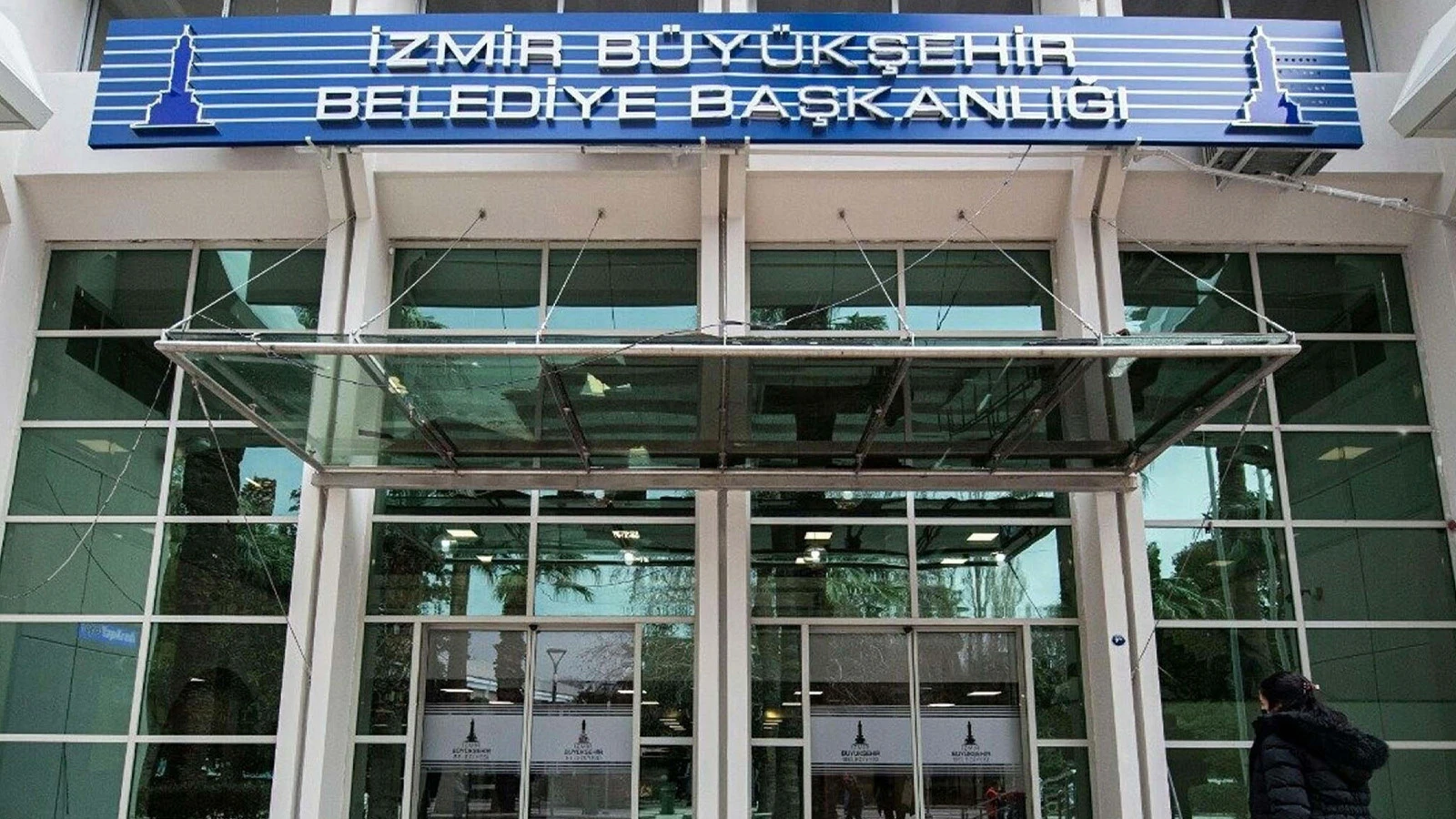 İZBETON’a operasyon: Çok sayıda gözaltı var