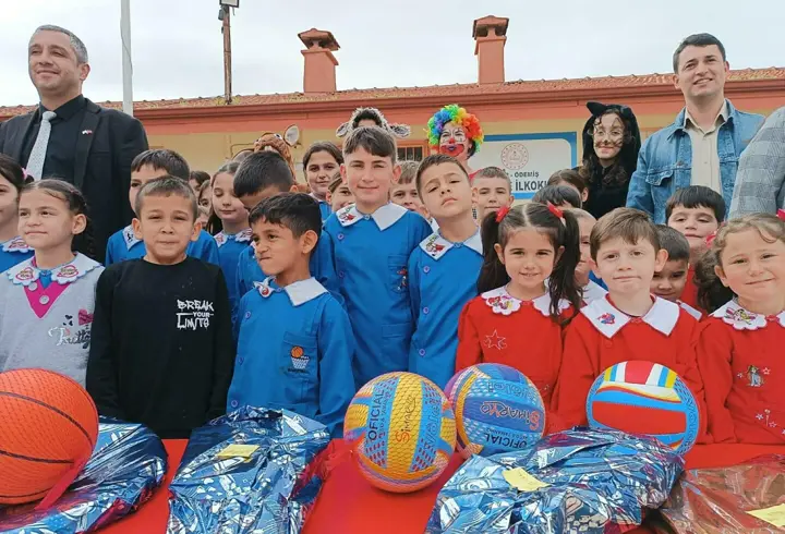 Öğretmen Eren, projesiyle kırsaldaki öğrencilerin yüzünü güldürdü