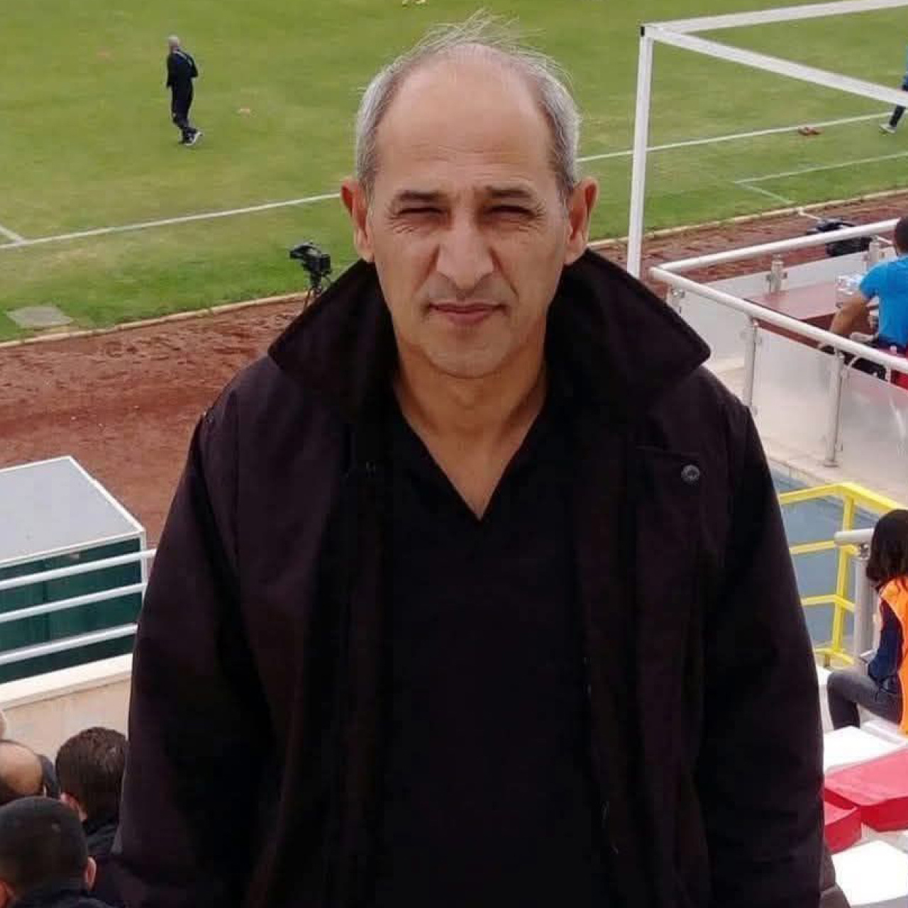 Maçta kalp krizi geçiren gazeteci, hayatını kaybetti