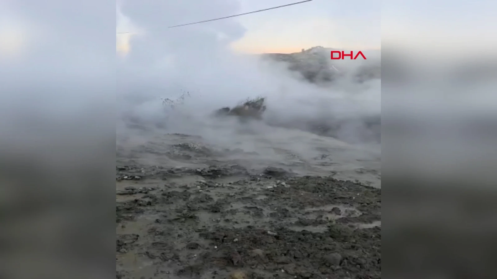 Aydın'da jeotermal sıcak su boru hattında patlama! Yol trafiğe kapandı