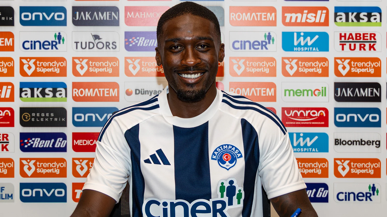 Kasımpaşa, Godfried Frimpong'u renklerine bağladı