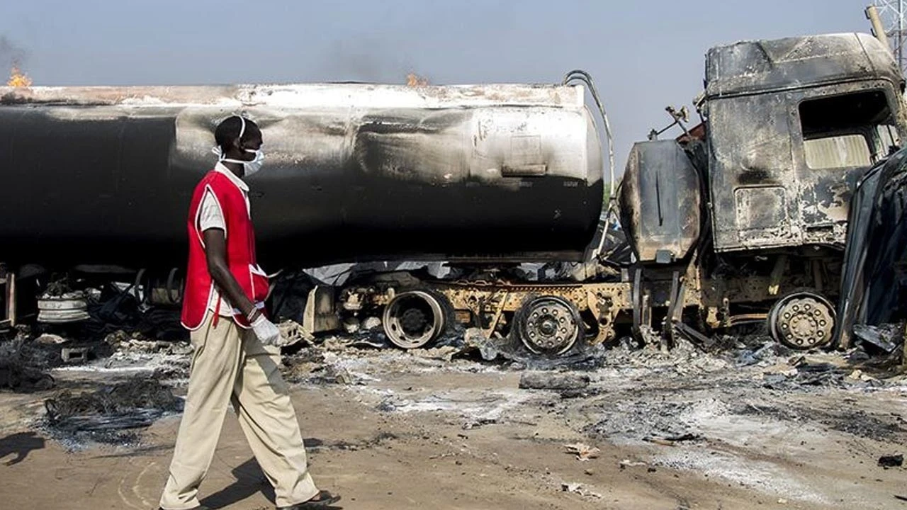 Nijerya'da tanker faciası: 30 kişi hayatını kaybetti