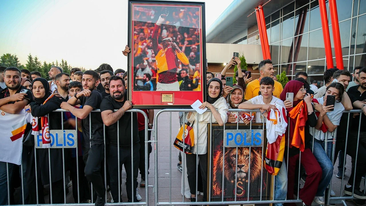 135 bin boncukla 3,5 ayda hazırladı: Osimhen'e özel hediye
