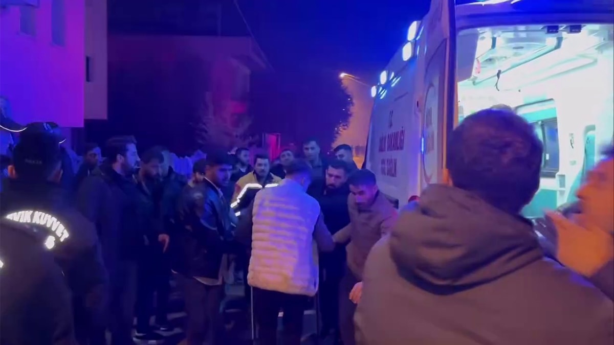 DEM'in eylemi sonrası gerginlik çıktı! Balkonda duran bir kişi vurularak öldü