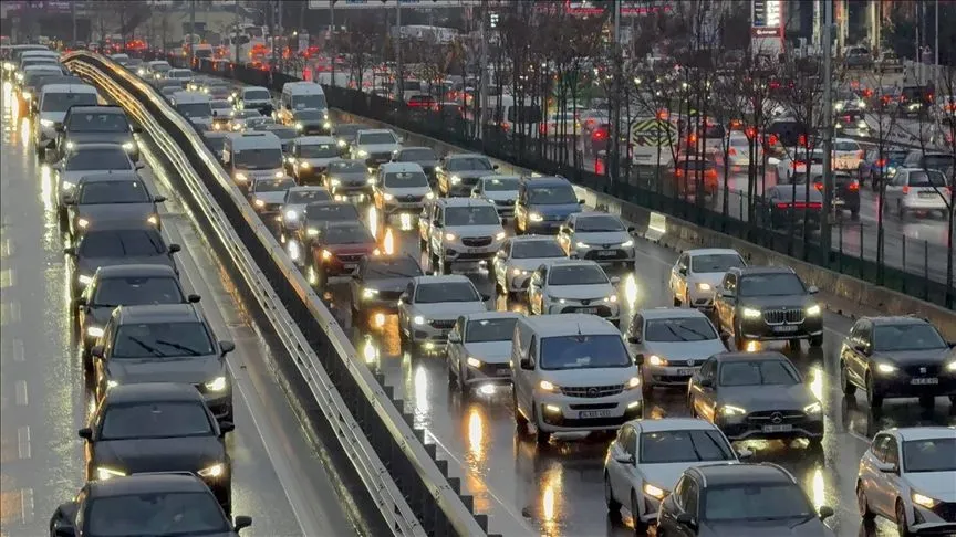 İstanbul'da akşam saatlerinde trafik yoğunluğu yüzde 90'a çıktı