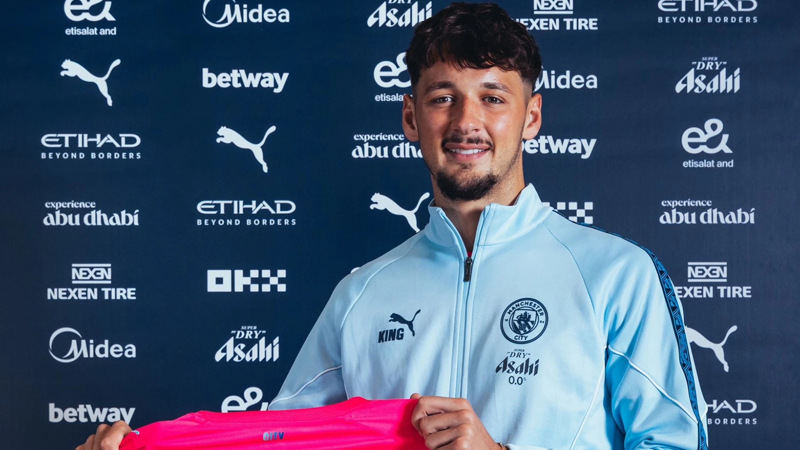 Manchester City, James Trafford'ı renklerine bağladı