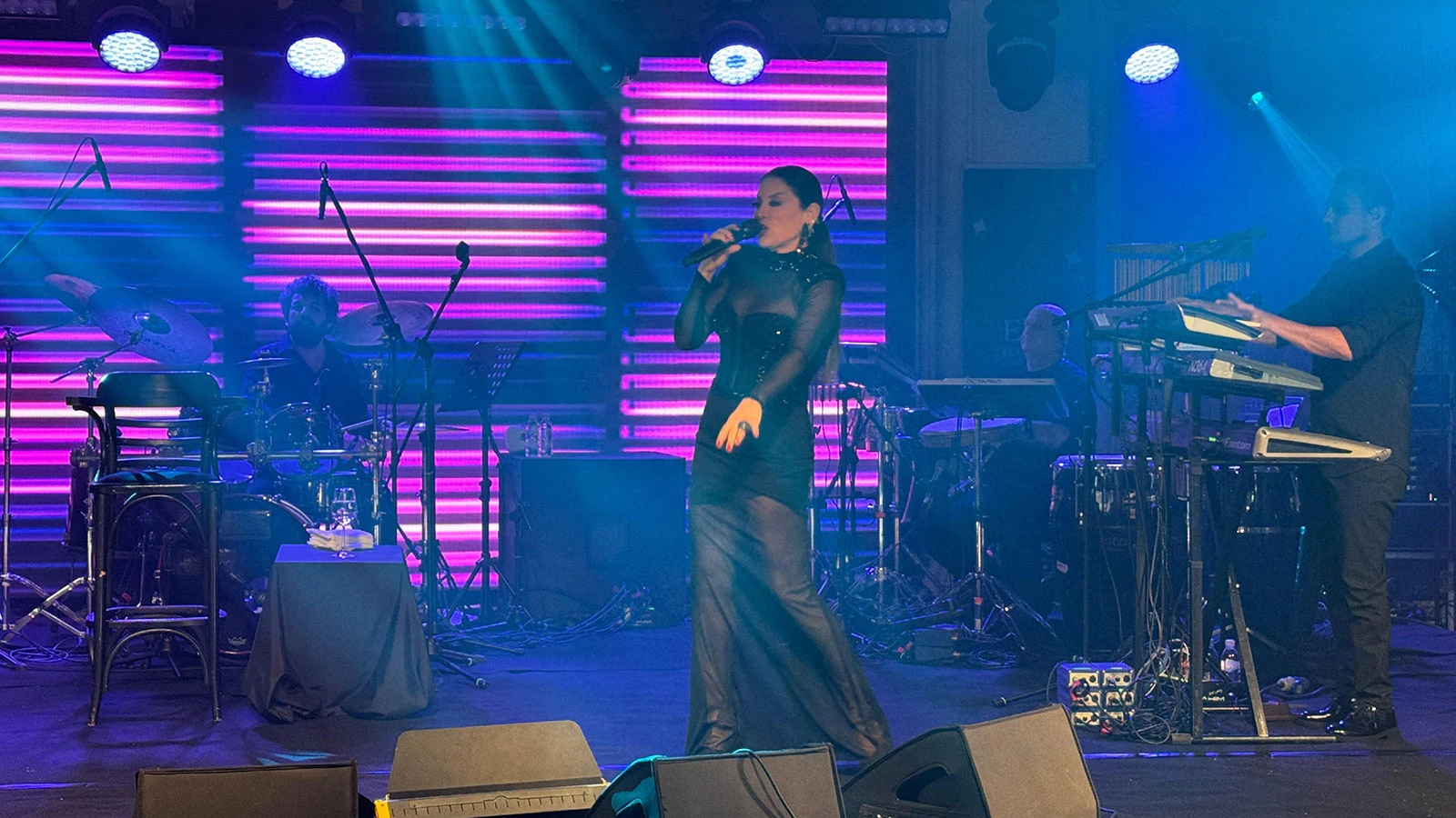 Aşkın Nur Yengi konserinde Volkan Konak'ı unutmadı, o şarkıyla andı
