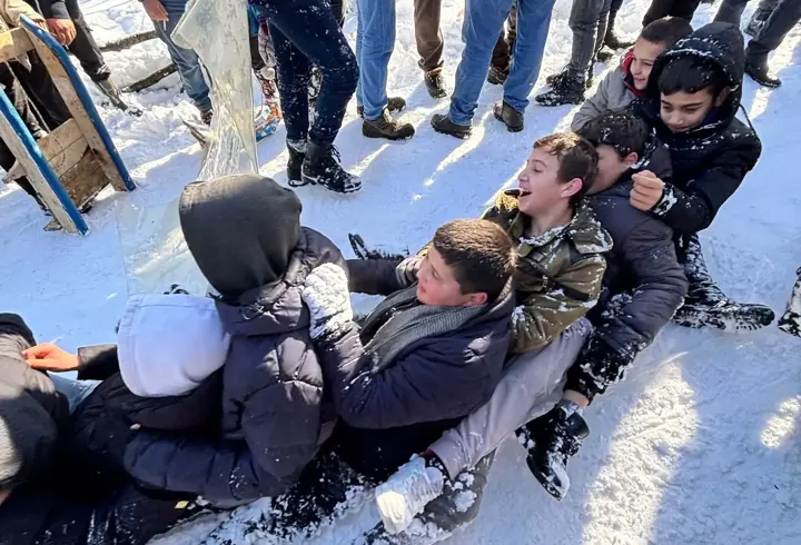 Ordu'da 150 kişi, zincir oluşturup poşetle kaydı