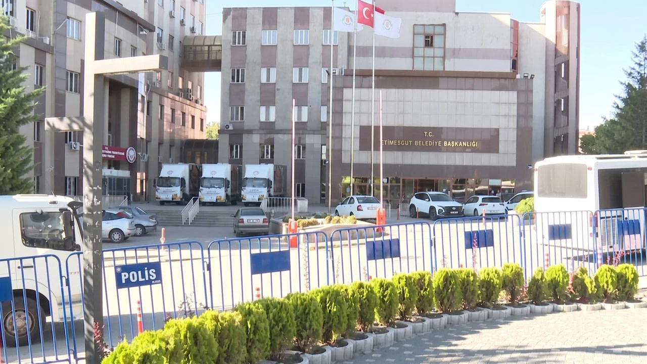 Etimesgut Belediyesi Soruşturması: 2 Başkan Yardımcısı Dahil 7 Kişi Tutuklandı