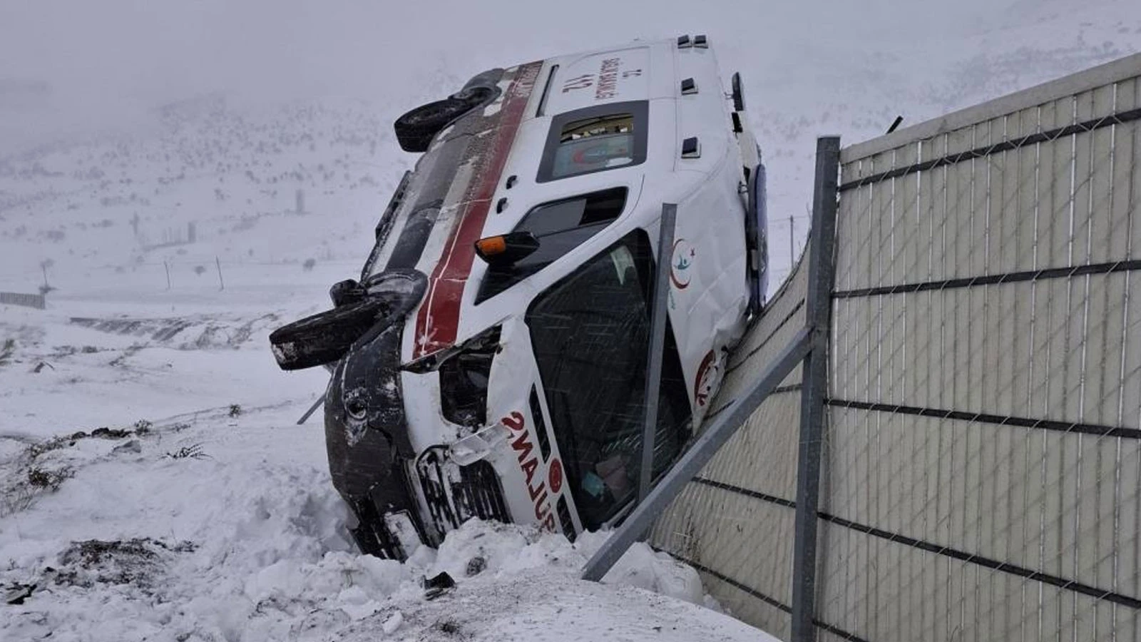 Kahramanmaraş'ta ambulans kazası: Sağlık görevlileri yaralandı