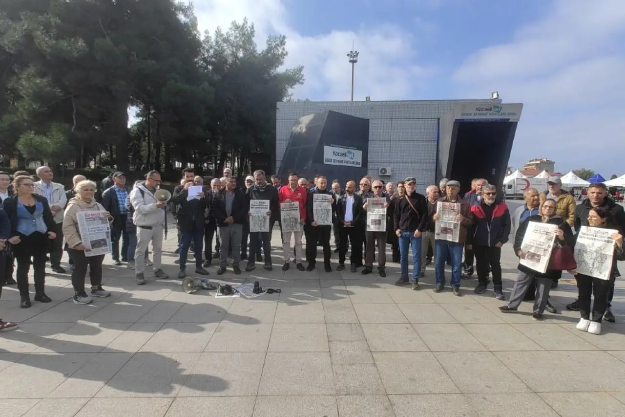 Gebze'de Gazeteciler Ve Emek Örgütleri Sansüre Karşı Yan Yana Geldi