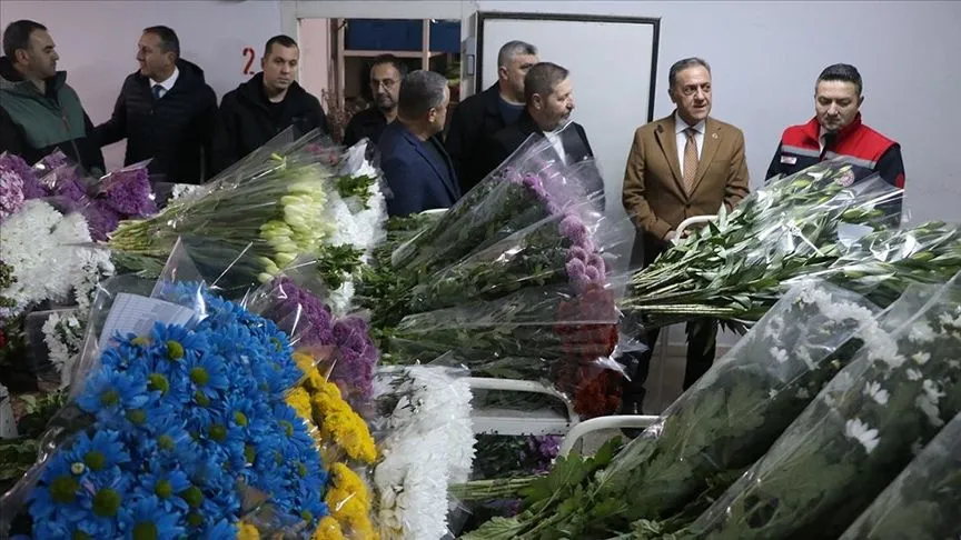 Yalova'da çiçek mezatında Sevgililer Günü yoğunluğu