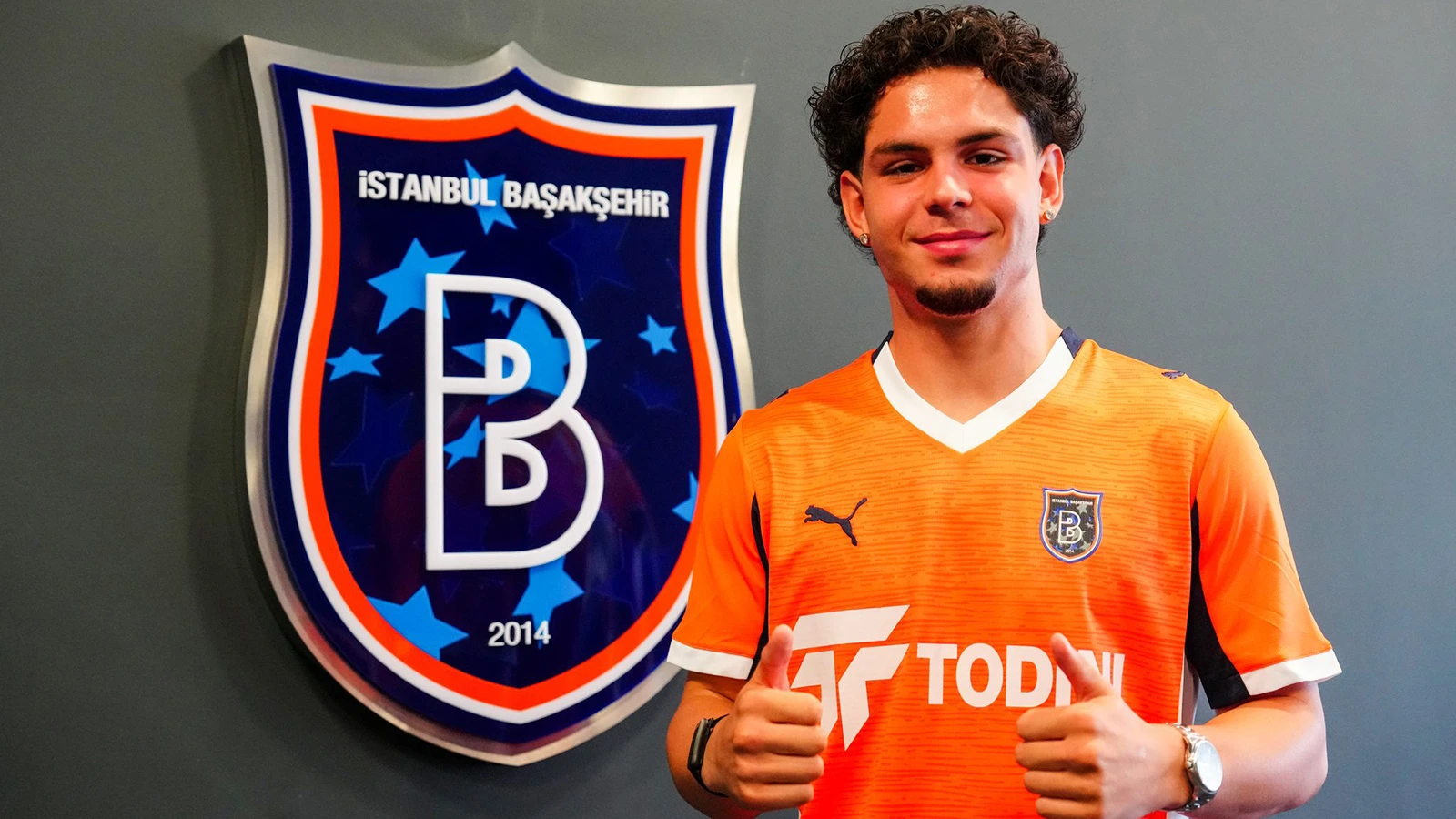 Başakşehir, Grasshopper'dan Tuğra Turhan'ı renklerine bağladı