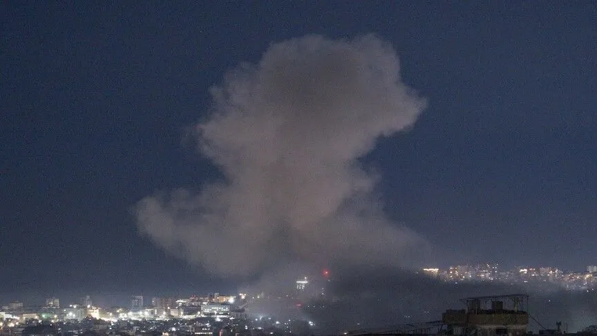 İsrail ateşkese rağmen Lübnan'ın güneyine gece boyunca hava ve topçu saldırıları düzenledi