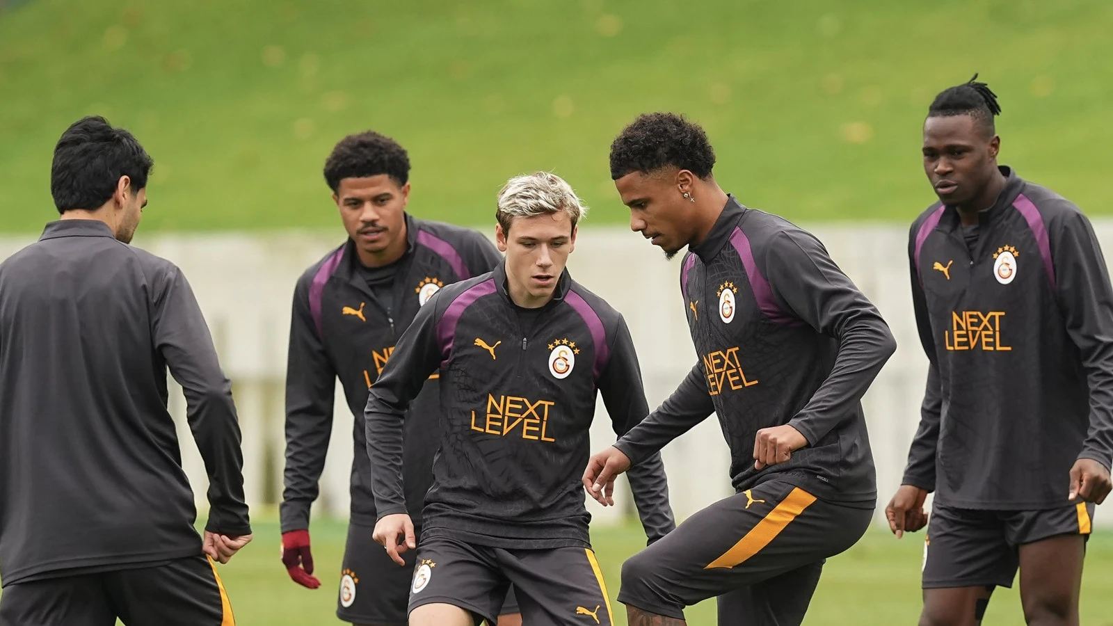 Galatasaray'a Lille Maçı Öncesi Büyük Müjde: Wilfried Singo Takımla Çalışmalara Başladı