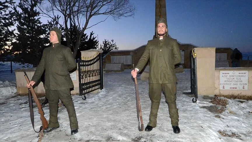 Kars'ta "Sarıkamış şehitleri" için temsili nöbet tutuldu