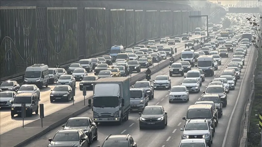 İstanbul'da ara tatilin ardından ikinci iş gününde trafik yoğunluğu