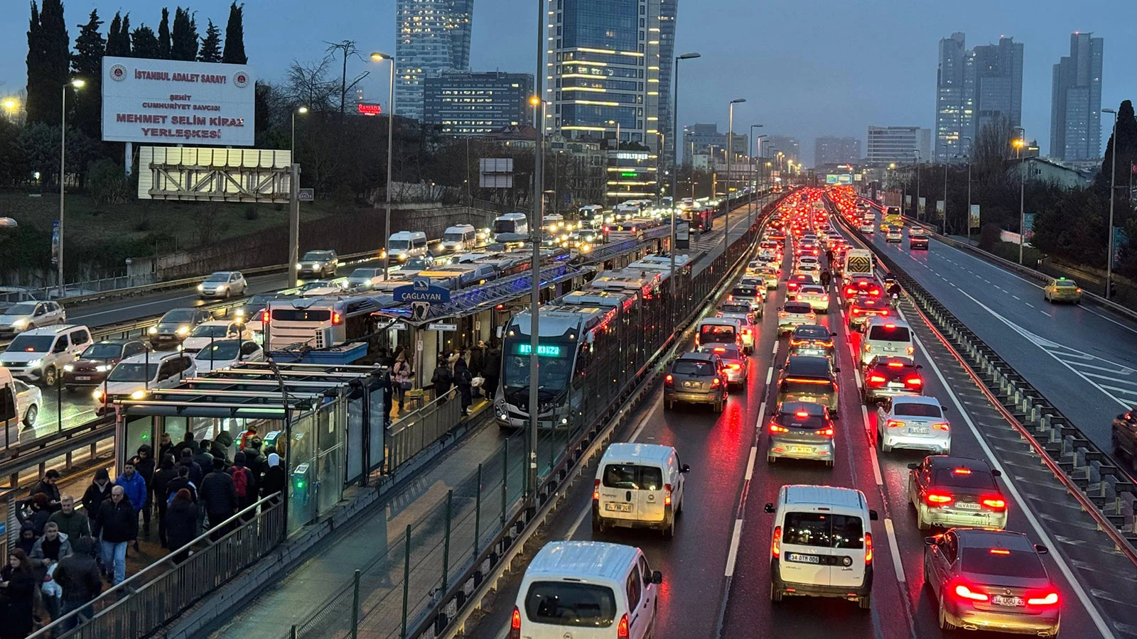 İstanbul'da trafik yoğunluğu yüzde 89'a ulaştı