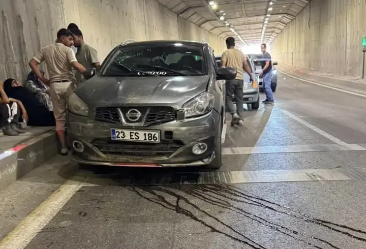 Malatya'da hafriyat kamyonuyla çarpışan otomobildeki 2 kişi yaralandı