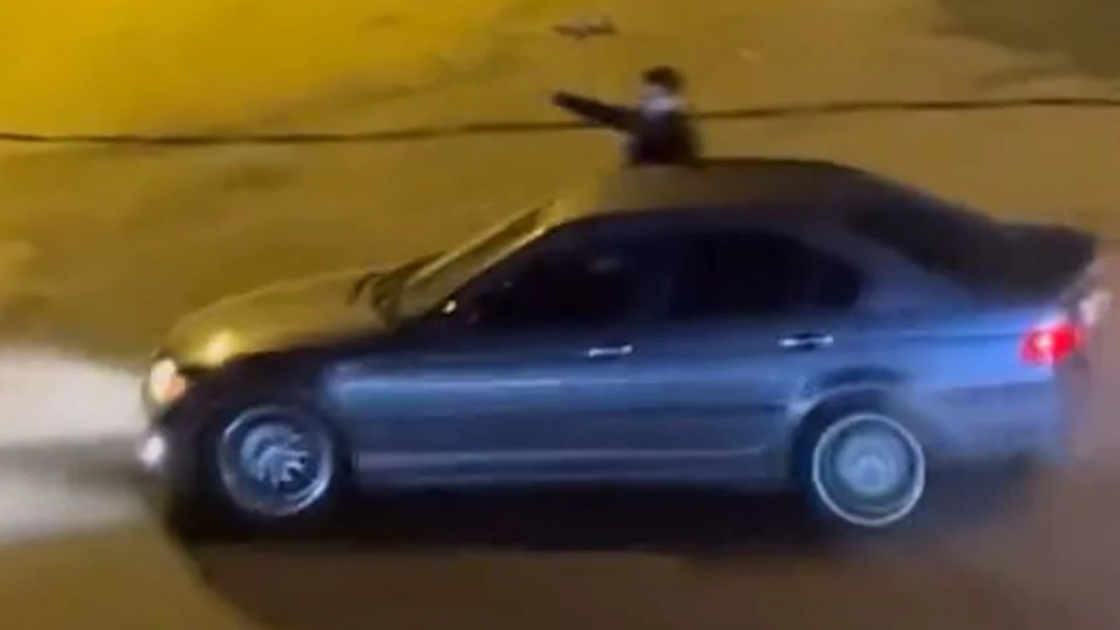 Ümraniye’de drift atan otomobil trafiği tehlikeye attı! O anlar kamerada