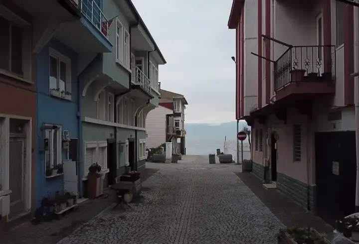 Giritli Mahallesi, 18’inci yüzyıl İtalyan mimarisini bugüne taşıyor