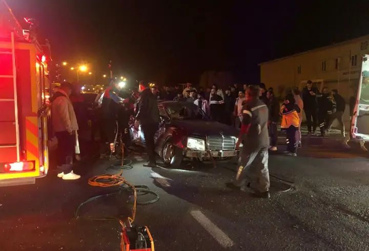Nevşehir’de tur otobüsü ile otomobil çarpıştı: 2 ölü, 3 yaralı
