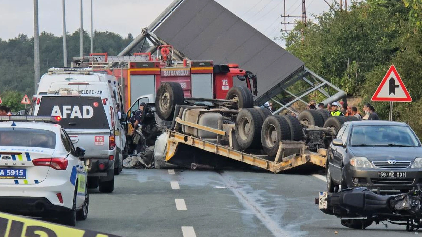 Karabük'te korkunç kaza! Karşı şeride geçen çekici, motosiklet ile çarpıştı: 2 ölü
