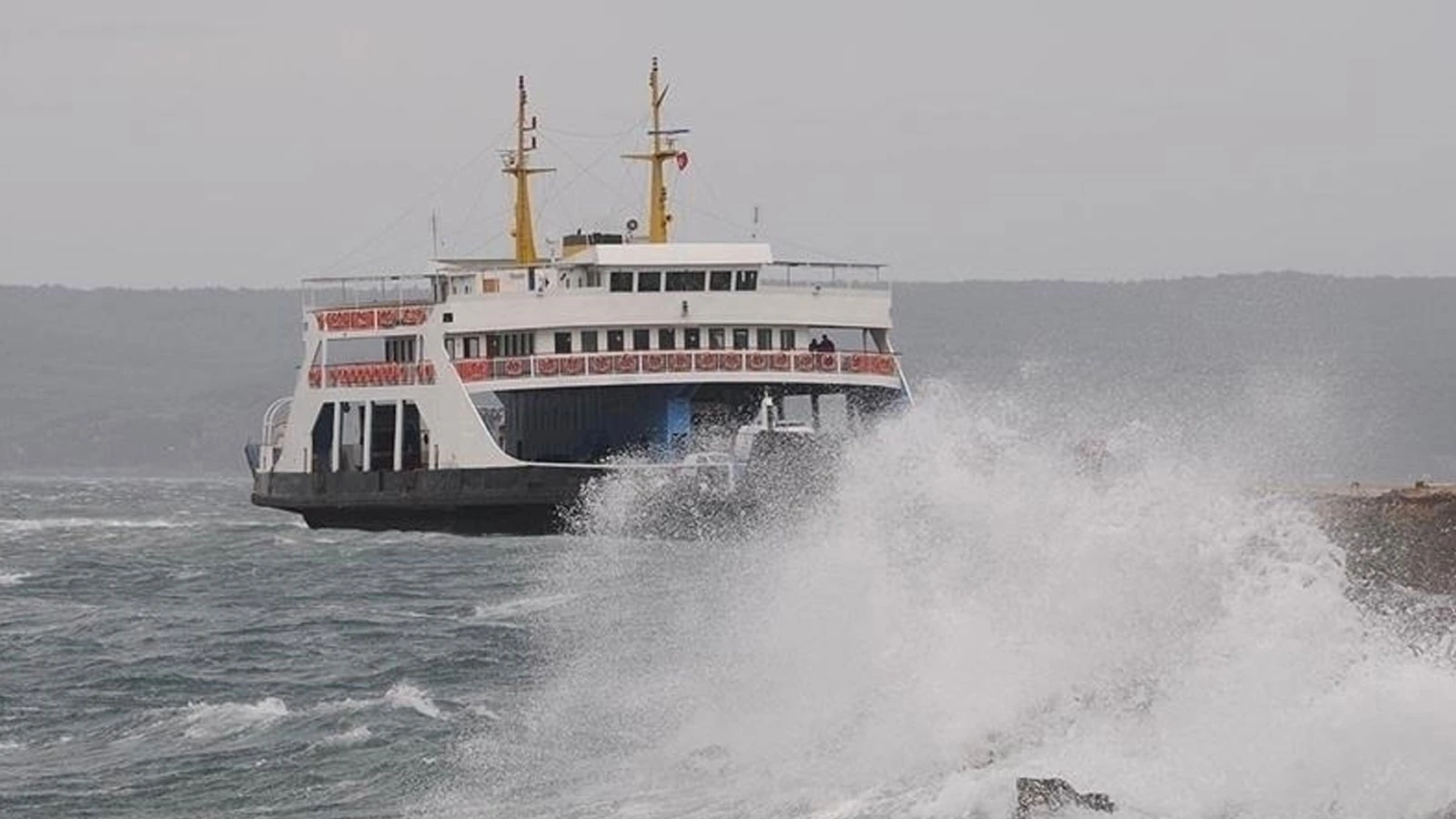 Bozcaada ve Gökçeada hatlarında hafta sonu feribot seferleri iptal edildi