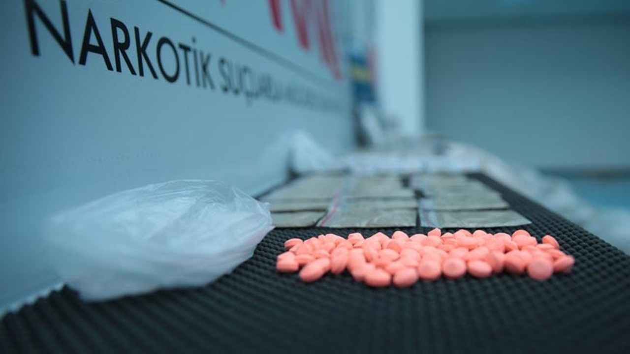 Adana'da uyuşturucu operasyonu: Valizden 6 binin üzerinde hap çıktı!