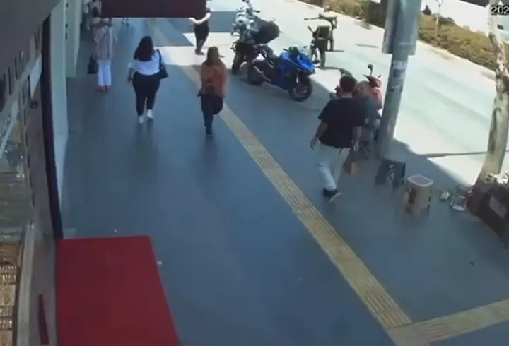 Polisin durdurduğu sürücü, arkadaşını ve motosikletini bırakıp kaçtı