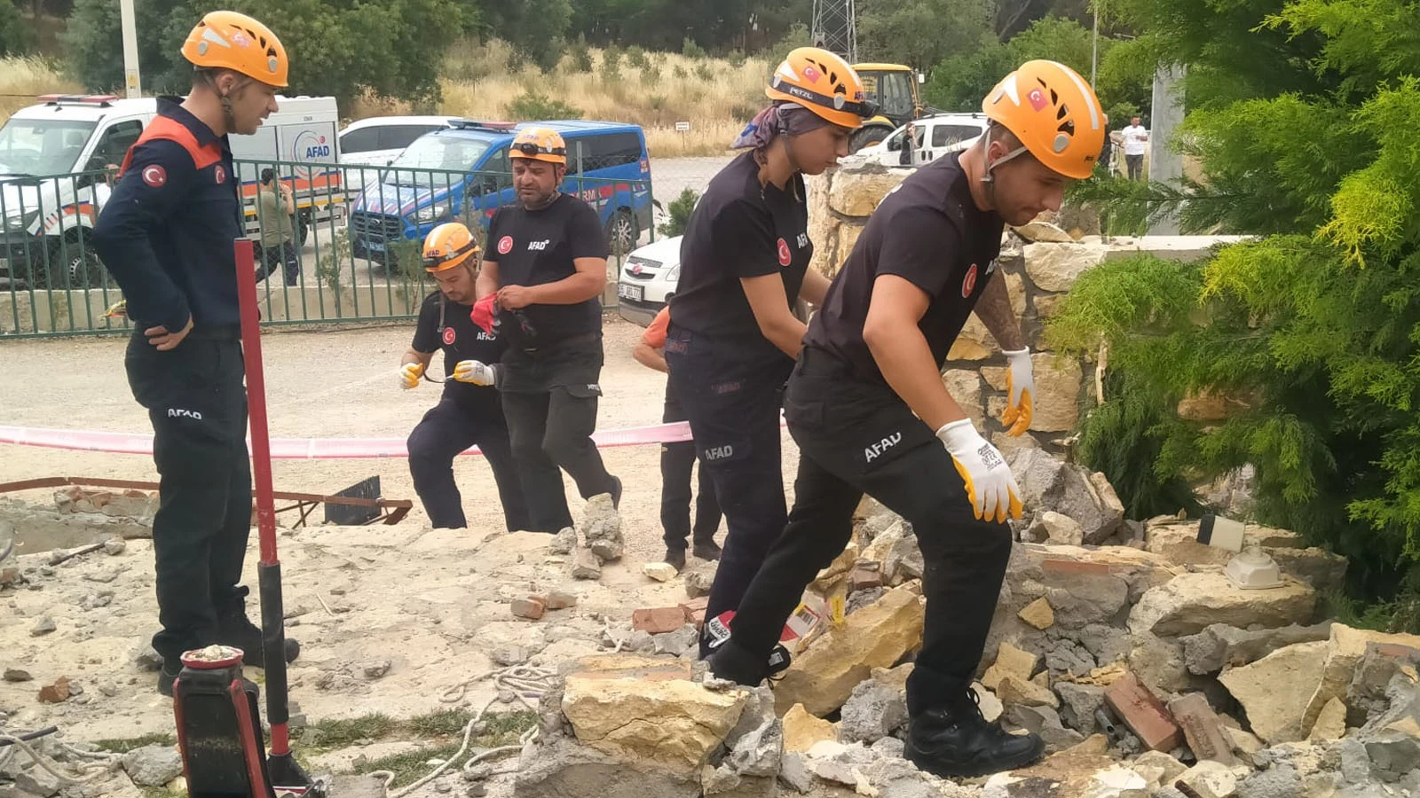 Düğün salonunda taş kemer devrildi: Doktor hayatını kaybetti, eşi ağır yaralandı