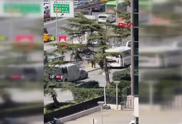 Son dakika... İstanbul'da İsrail Konsolosluğu önünde çatışma! İstanbul Emniyeti’nden açıklama: 2 polis yaralandı, 3 şüpheli etkisiz
