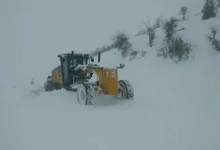 Elazığ’da kar yağdı; 115 köy yolu ulaşıma kapandı