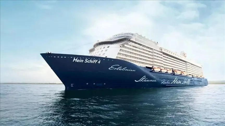 Malta bayraklı kruvaziyer "Mein Schiff 4" Antalya'da