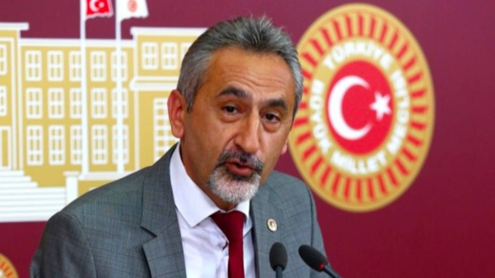 Bakan Tekin'in 'Geri zekalıya anlatır gibi anlatıyorum' CHP'den 'dingil' tepkisi