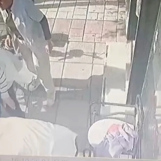 Kastamonu'da Kahraman Eczacı Nefes Borusuna Şeker Kaçan Çocuğa Saniyeler İçinde Heimlich Manevrası Yaptı