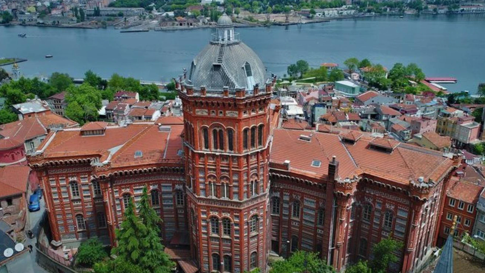 Tarihi okula tedbir! Türkiye koruyor komşu ilgisiz