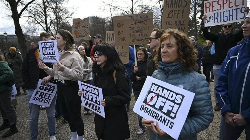 ABD Başkanı Trump ve iş insanı Musk Berlin ve Londra'da protesto edildi