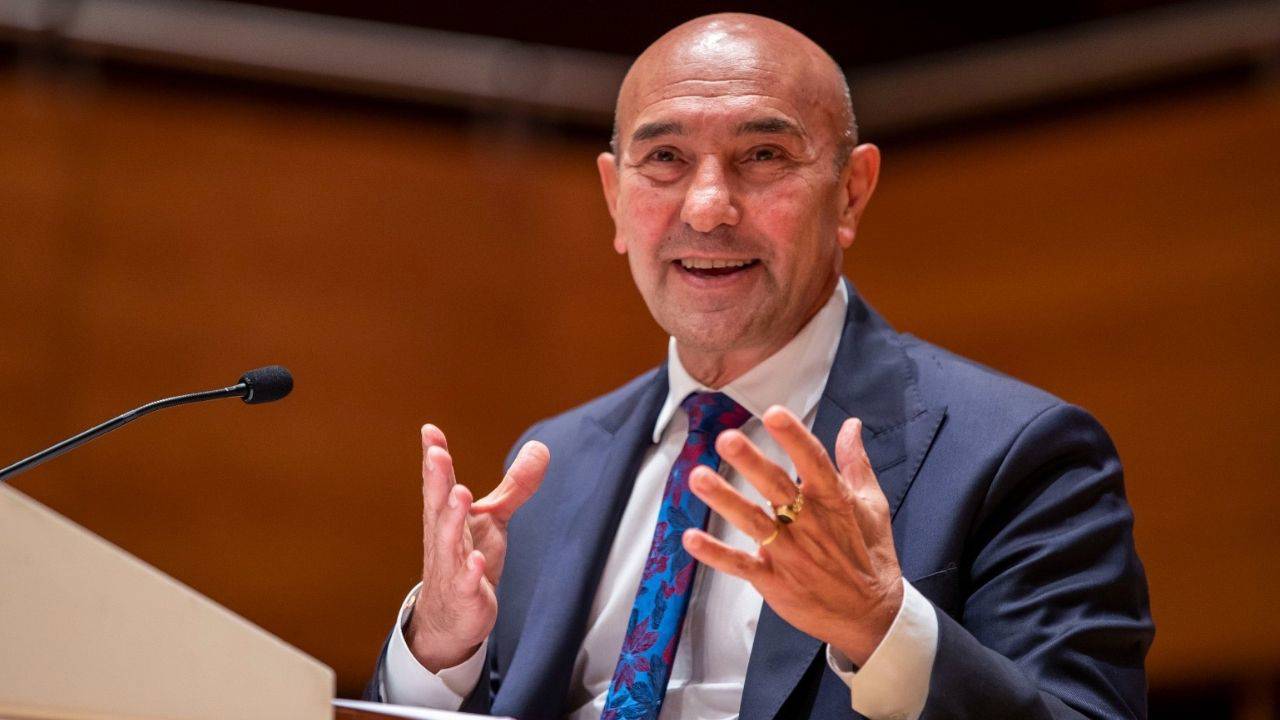 Tunç Soyer'den İzmirlilere Mesaj: "Çoğu Gitti, Azı Kaldı"