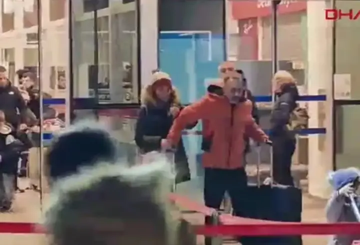 Midilli Adası’nda mahsur kalan Türk turisler yurda döndü