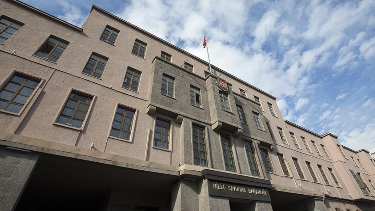 MSB: Türk bayrağına yönelik saldırının failleri tespit edildi